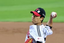 [포토] '출발이 좋다!' LG 선발투수 이정용