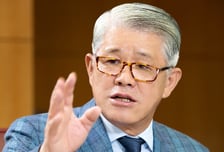 최신원 SK네트웍스 명예회장 '무보수' 경영…"자문 등 역할 집중"