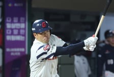 [포토] 전준우 '고급야구 도전'