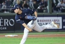 [포토] 최지강 '1이닝 깔끔히'