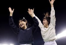 [포토] 하지원 텐션에 녹아나요! '독수리응원부대 변신' 최홍라