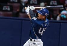 '계약금 8000만원' 19살 신인 '역사적 홈런'... 1982년 신경식까지 소환하다 [어제 야구 이 장면]