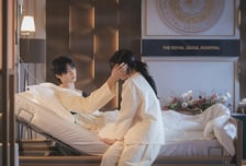 '21세기 대군부인' 변우석, 교통사고 그 후...아이유 보호모드 ON