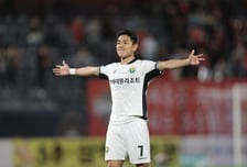 강원의 모든 길은 '대원'으로 통했다! 2골1도움 맹활약 김대원, 9R MVP 등극