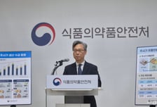 [문답]"주사기 생산량 오히려 늘어...불안 자극하는 고가 판매 단속"