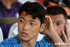 '막장' 울버햄튼 '라커룸서 주먹질' 18살 동료 맞았다... '황희찬 한숨 들리네' 가해자 아로코다레, 벌금+방출 유력