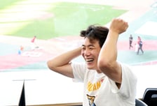 [포토] '봄햇살을 피했더니 얼굴이 더 좋아졌다' 김광현