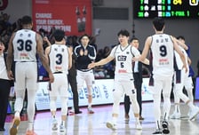 '2년 전 향기가 난다' 정규리그 부진→PO선 펄펄... 또 변신한 KCC "우승한다는 의지 때문"