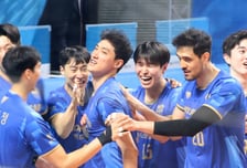 [오피셜] '후반기 승률 78%' 박철우 매직 주역 모두 남았다! 우리카드 내부 FA 4인방 전원 잔류