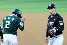 [포토]'머신도 고개를 절래절래' 1회에 이어 3회에도 안타추가 박성한에