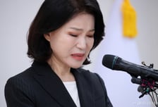 이진숙, 울먹이며 "대구시장 불출마…국민의힘 후보에 힘 보탤 것"