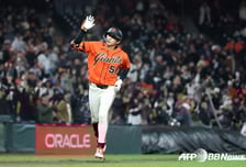 '3안타+장외홈런' 이정후, 사이영상 투수도 무너졌다! 시즌 타율 0.253→0.275 수직 상승... SF, 패배에도 웃었다 [SF 리뷰]