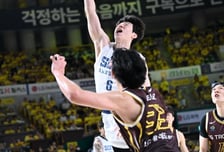 MVP 이정현+신인왕 켐바오 '맹활약'... 소노, LG 연파하고 챔프전 진출 확률 100% 잡았다
