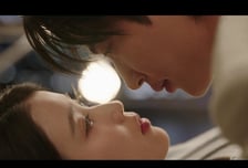 '21세기 대군부인' 아이유·변우석, 선상 위 로맨틱 입맞춤...자체 최고 11.2%[종합]