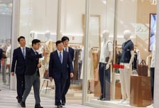 신동빈 롯데 회장 "베트남 신사업 개척에 힘써달라"