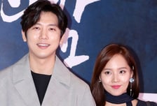 기태영 부친상…아내 유진과 애도의 시간