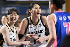 '세 번째 통합우승' KB 위업 달성, '3-0 압도적 스윕' 삼성생명 격파... 강이슬 26득점 맹폭 [용인 현장리뷰]