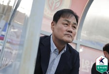 '감격의 창단 첫 승' 최윤겸 용인 감독 "너무 늦어 죄송하다는 말씀드리고 싶다" [용인 현장]
