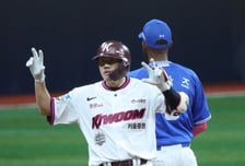 [포토] 오선진, 선제 1타점 2루타