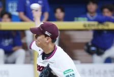 [포토] 김성진 '1이닝 퍼펙트'