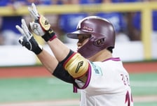 [포토] 김건희 '3연승 쐐기 1타점'