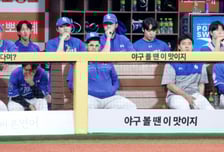 [포토] 원태인 '점점 숙여지는 고개'