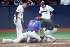 [포토] 박수종 '미야지 헤드샷에 고통 호소'