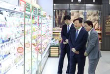 신동빈 롯데 회장, 베트남서 올 첫 해외 현장경영