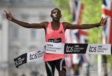 [속보]마라톤 2시간 벽 깼다…케냐 사웨, 1시간59분30초 기록