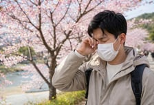 "꽃가루 알레르기겠지" 눈 충혈 방치했더니, 온 가족이 눈병 옮았다