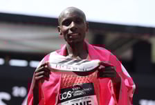 '90만원' 러닝화 신고 마라톤 2시간 벽 깨자…"비싼 이유 있네"