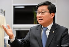 전해철 "김용, 안산 갑 나오려면 경선 통해 시민·당원 판단 받아야"