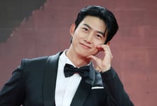 '새신랑' 옥택연, 신혼여행 대신 극장…"울면서 볼게"