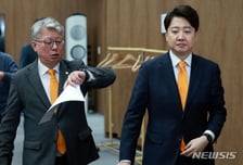 국힘 인물난 속 개혁신당 '조응천 카드'...경기지사 선거판 흔드나