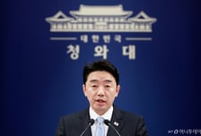 강훈식 실장 "위기상황 악용 행위, 엄정 처벌…주사기·요소수 등 매점매석 금지"