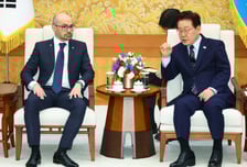 [속보]李대통령, 딥마인드 CEO 만나 '이세돌 vs 알파고' 바둑판 선물 받아