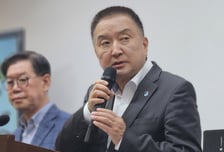 김영환, '컷오프' 딛고 충북지사 후보 '부활'…민주당 신용한과 격돌