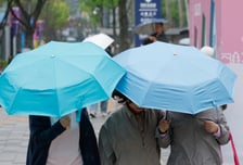 [내일 날씨] 전국 흐리고 중부 곳곳 비…낮 최고 22도 '뚝'