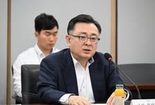 첫 간부회의 주재…김성보 서울시장 권한대행 "시정 안정 총력"