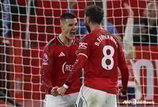 맨유 챔스 굳히기 돌입! 2연승 성공, 세슈코 10호골 달성... 브렌트포드에 2-1 신승