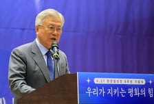 경찰, '코로나19 백신 부실 관리 의혹' 문재인·정은경 고발인 조사