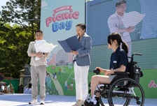 유준원 상상인그룹 대표, 휠체어 탄 아이들에게 감사패 받은 사연은