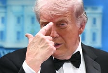 또 한국 노린 '거짓 주장'…"세계 유일 망 사용료·주한미군 4만명"