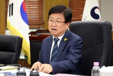 최교진 장관, 교육감 예비후보 개소식 참석 논란…"개인 자격" 해명