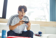 "500만원 외벌이, 현질 10만원도 못 쓰나"...아내와 다퉜다는 남편