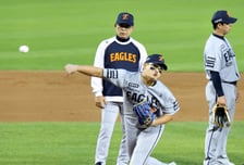 '김서현 이어 양상문 코치도' 1군 엔트리 말소, '건강상 사유'로 이탈... 한화 마운드 어쩌나  [대전 현장]