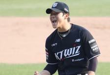 "박영현, 12-2에서 쓰긴 좀..." 이강철 감독도 순리대로, 일주일 푹 쉰 최강 마무리, 1위 쟁탈전 출격 [수원 현장]