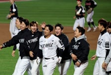 '0:2→3:2→3:5→5:5→6:5' 강민성 연장 10회 결승타! KT, LG 꺾고 1위 수성 [수원 현장리뷰]