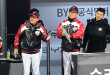 [포토]'한점더 고마워!' 염경엽 감독