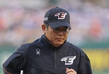 'ERA 3.55→5.24' 65세 투수 코치도 이탈, 달 감독도 "왜 스트레스 없겠나, 일단 회복이 먼저" 걱정 [대전 현장]